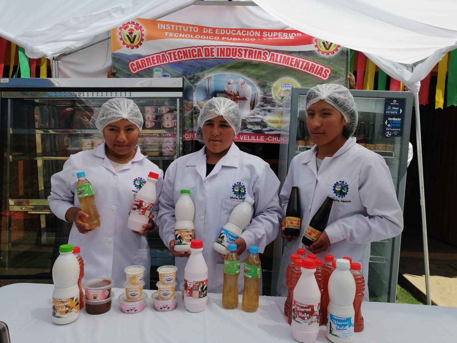 Estudiantes con Yogurt Velille