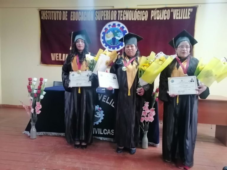 Nuevos Profesionales para Chumbivilcas: Exitosa Ceremonia de Entrega de Títulos Periodo 2025-II
