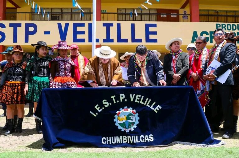 formalidad académica y orgullo por la identidad cultural de Chumbivilcas 